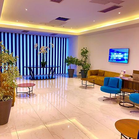P A N O R A M A A P R T H T E L Orbi With Sea View Hotel Batumi Bagian luar foto