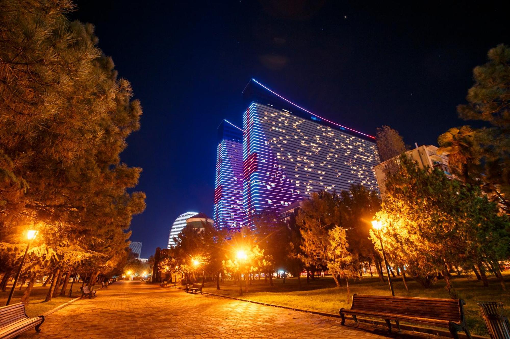 P A N O R A M A A P R T H T E L Orbi With Sea View Hotel Batumi Bagian luar foto