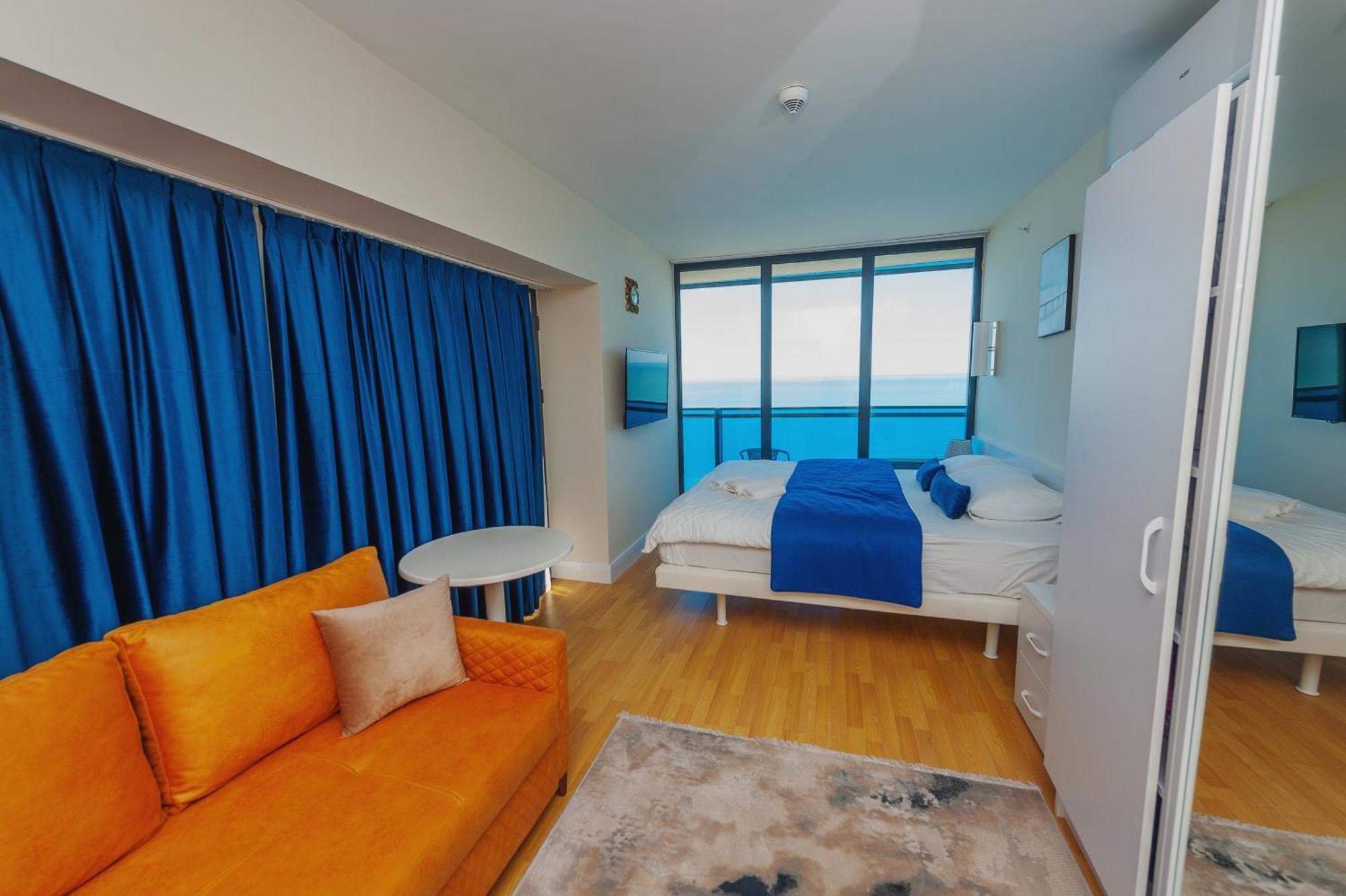 P A N O R A M A A P R T H T E L Orbi With Sea View Hotel Batumi Bagian luar foto