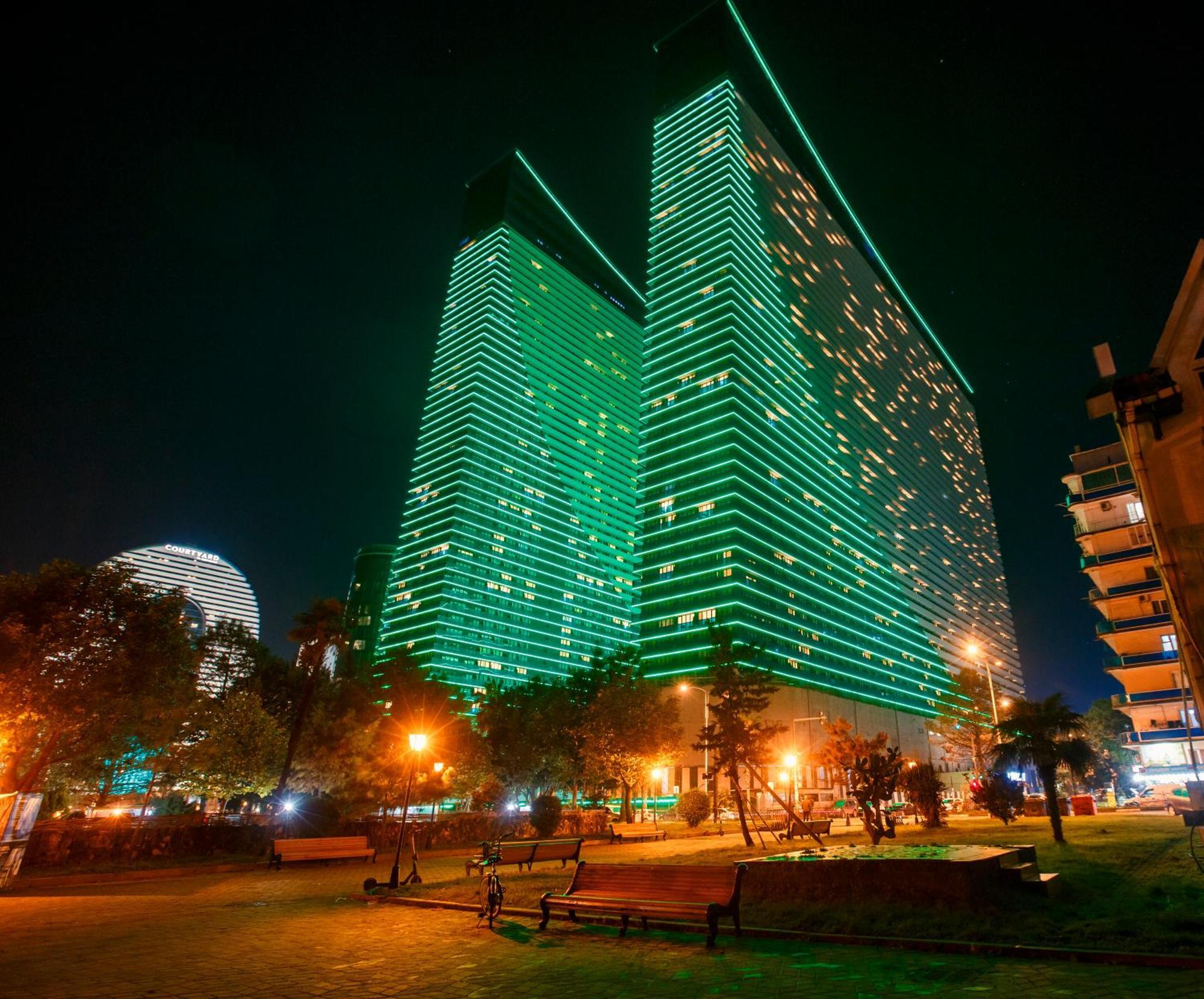 P A N O R A M A A P R T H T E L Orbi With Sea View Hotel Batumi Bagian luar foto