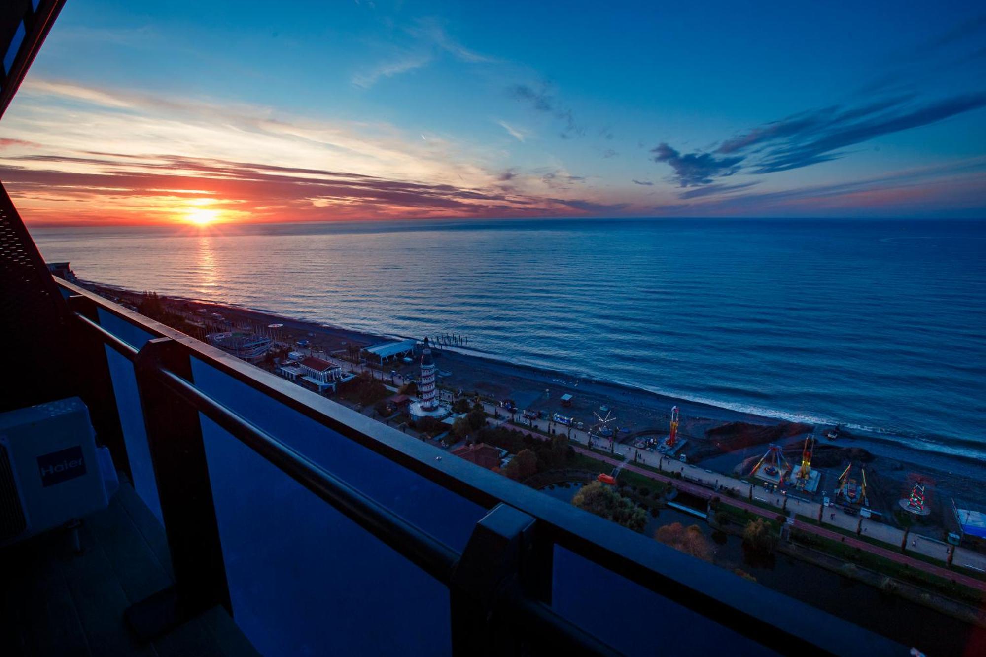 P A N O R A M A A P R T H T E L Orbi With Sea View Hotel Batumi Bagian luar foto