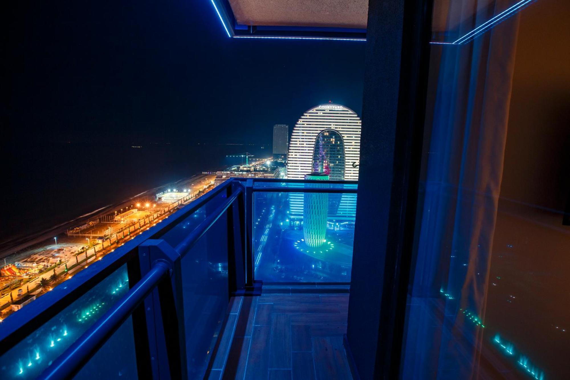 P A N O R A M A A P R T H T E L Orbi With Sea View Hotel Batumi Bagian luar foto