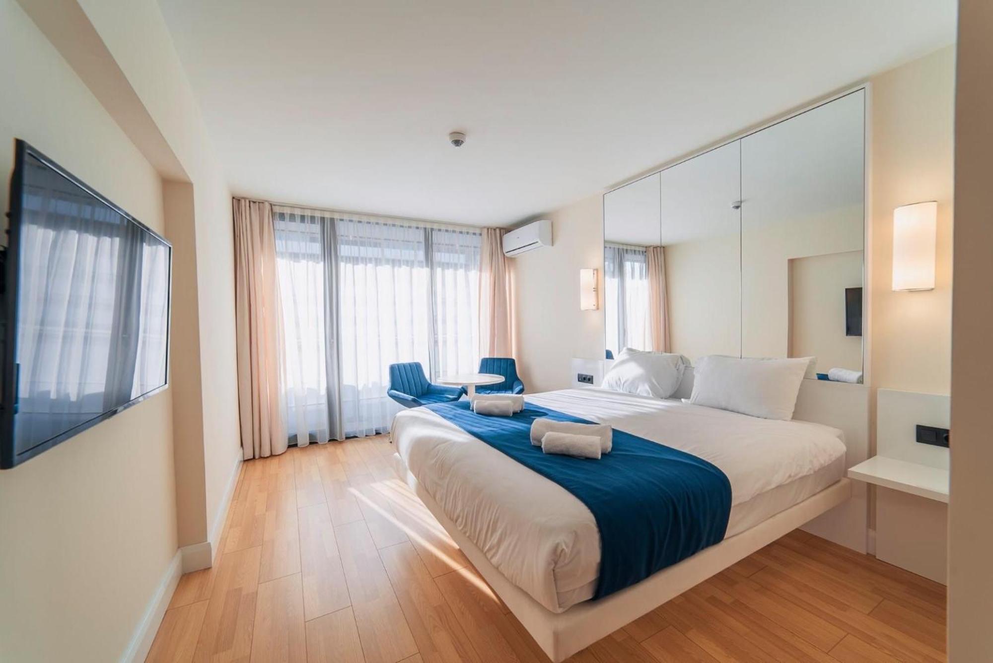 P A N O R A M A A P R T H T E L Orbi With Sea View Hotel Batumi Bagian luar foto