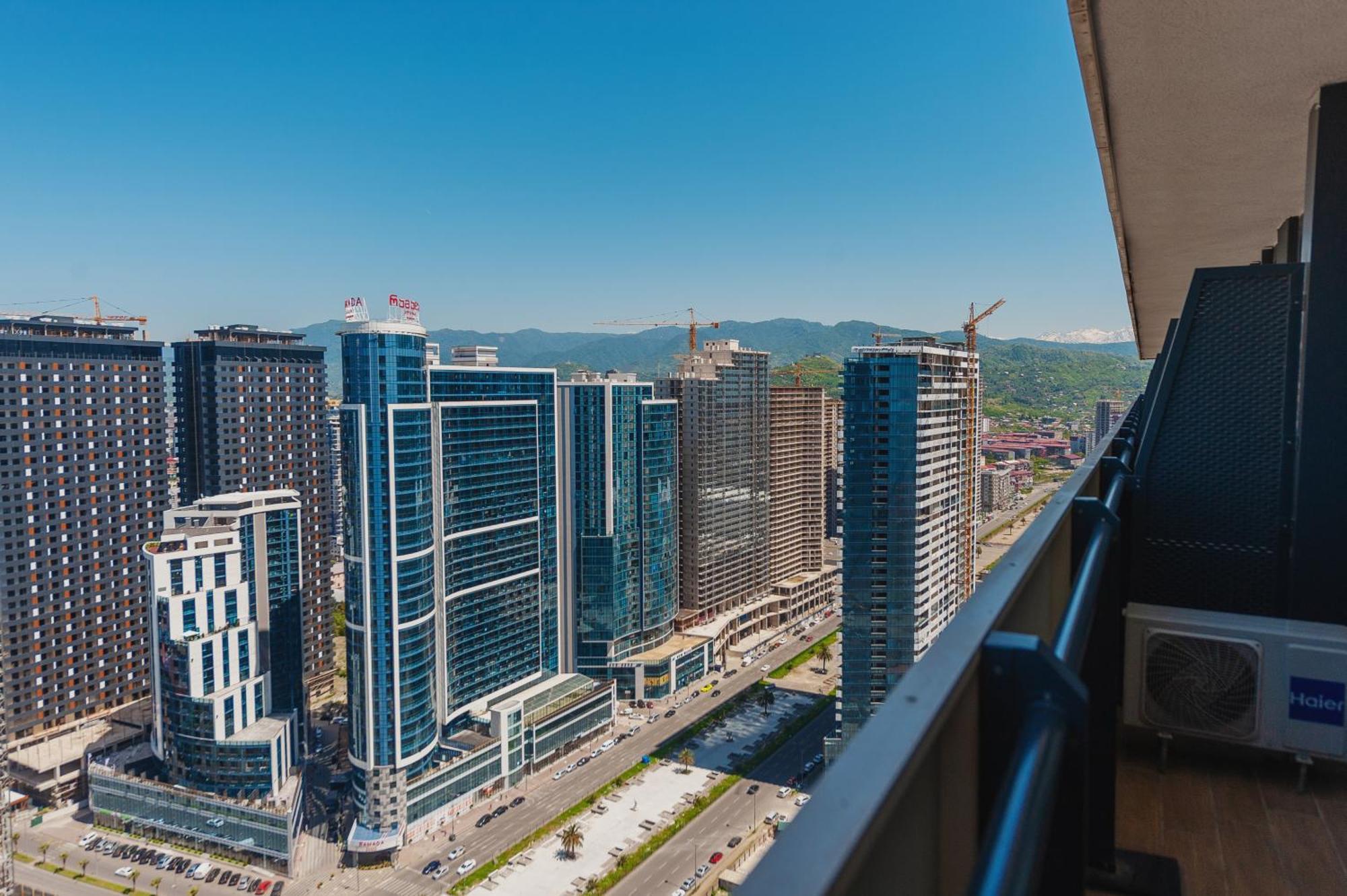 P A N O R A M A A P R T H T E L Orbi With Sea View Hotel Batumi Bagian luar foto